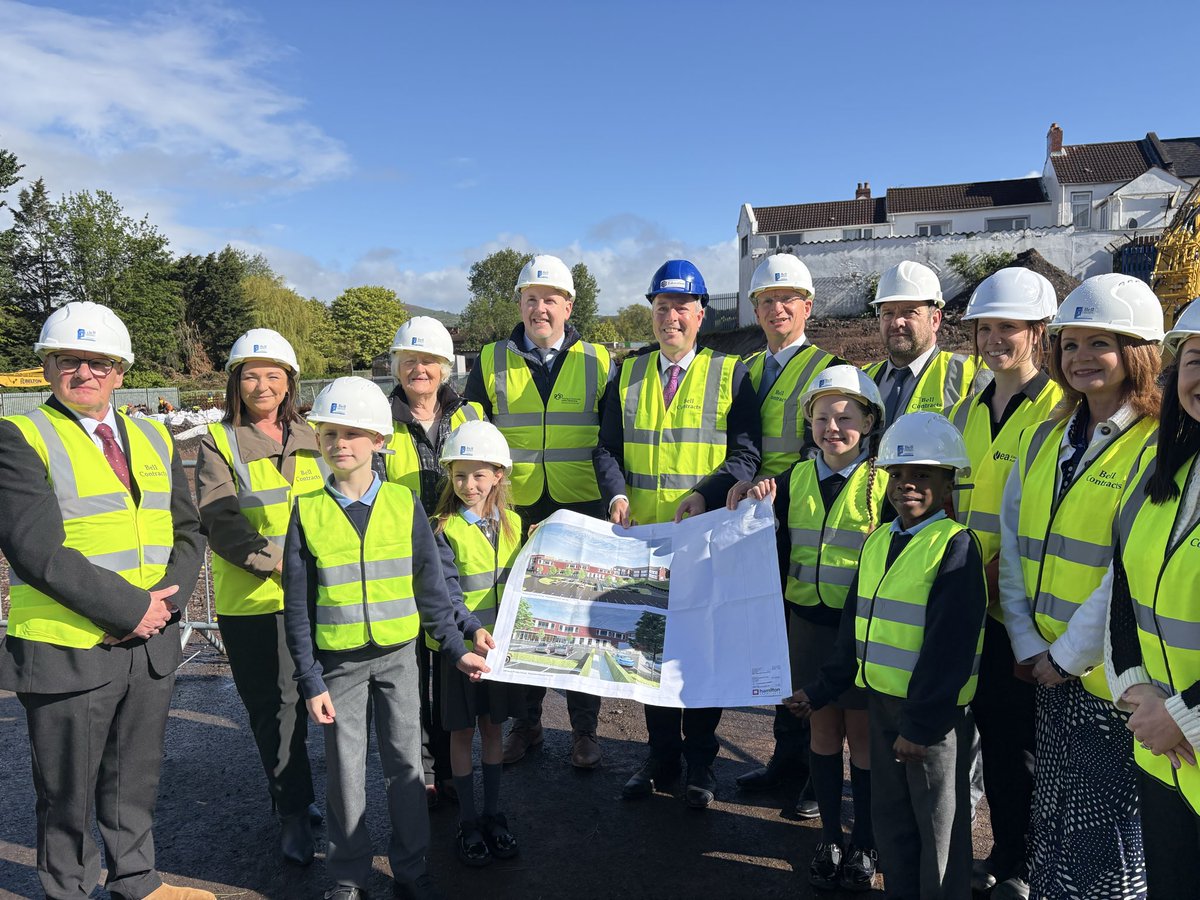 BrianKingston's tweet photo. 𝐆𝐥𝐞𝐧𝐰𝐨𝐨𝐝 𝐏𝐫𝐢𝐦𝐚𝐫𝐲 𝐒𝐜𝐡𝐨𝐨𝐥
Delighted to join Education Minister Paul Givan plus local Councillors Nicola Verner &amp; Ian McLaughlin &amp; others at sod-cutting for the £22million new-build and refurbishment of the school 🏫

Great news for the Shankill community 🎉🙂 https://t.co/LV1siMpBo4