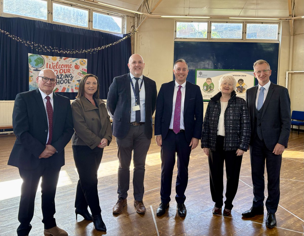 BrianKingston's tweet photo. 𝐆𝐥𝐞𝐧𝐰𝐨𝐨𝐝 𝐏𝐫𝐢𝐦𝐚𝐫𝐲 𝐒𝐜𝐡𝐨𝐨𝐥
Delighted to join Education Minister Paul Givan plus local Councillors Nicola Verner &amp; Ian McLaughlin &amp; others at sod-cutting for the £22million new-build and refurbishment of the school 🏫

Great news for the Shankill community 🎉🙂 https://t.co/LV1siMpBo4