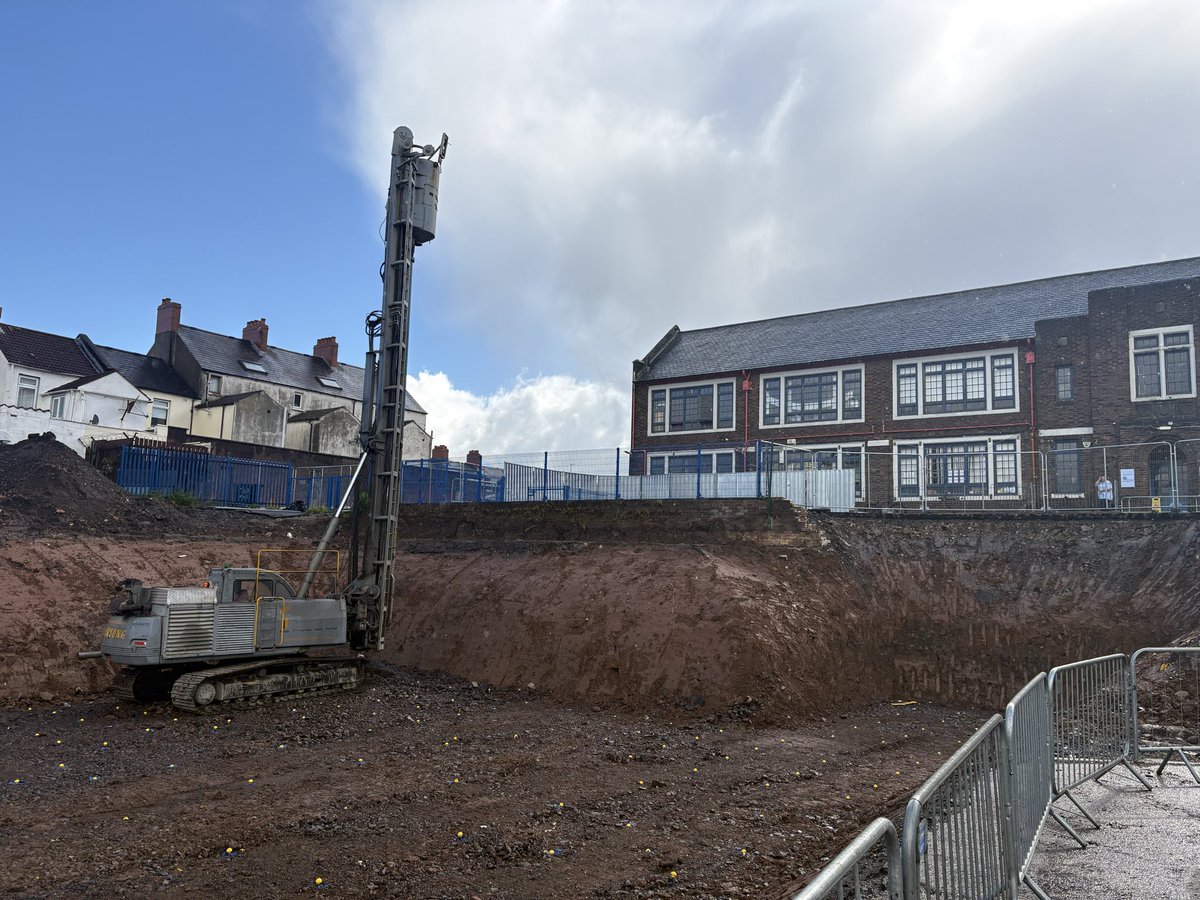 BrianKingston's tweet photo. 𝐆𝐥𝐞𝐧𝐰𝐨𝐨𝐝 𝐏𝐫𝐢𝐦𝐚𝐫𝐲 𝐒𝐜𝐡𝐨𝐨𝐥
Delighted to join Education Minister Paul Givan plus local Councillors Nicola Verner &amp; Ian McLaughlin &amp; others at sod-cutting for the £22million new-build and refurbishment of the school 🏫

Great news for the Shankill community 🎉🙂 https://t.co/LV1siMpBo4