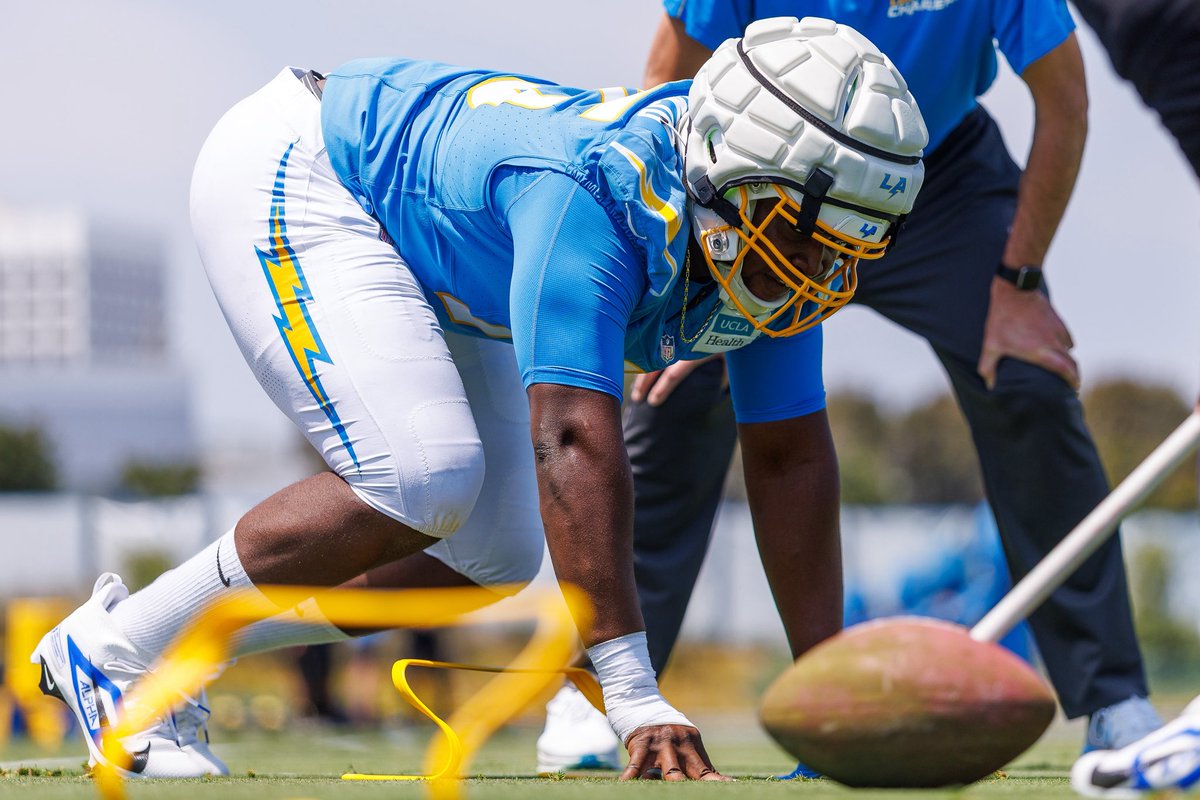 AthleteVanity's tweet photo. Big opportunity for Collins Arogunjo from Lagos, Nigeria at the Los Angeles Chargers rookie mini camp.

Collins schooled at the University of lagos. He 6’4 and weighs 300 pounds. He was trained by @EducationalBbal in Nigeria. Goodluck to him ❤️ https://t.co/y6Um0zTb1I