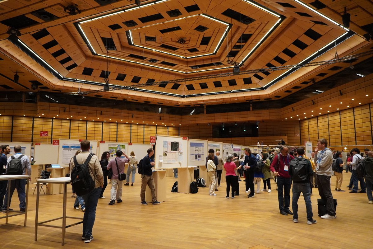Olotuit's tweet photo. 🌍 @espai_crater presenta el seu model educatiu a la comunitat científica internacional.

Participants a l’EGU General Assembly de Viena, s'ha mostrat el projecte olotí davant més de 22.000 experts d'arreu del món.
ℹ️ Consulta tots els detalls aquí: https://t.co/AFIsJDwNgZ

#Olot https://t.co/Fq4DLlGIuj