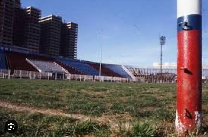 DiegoResnik's tweet photo. No te quieren reconstruir, piensan que sos el pasado Gasometro querido.
La falta de lectura de los propios es increible. Creen que desde el pobrismo sureño volveremos a ser el San Lorenzo poderoso. El pueblo puso la plata en cada M2 para ver el estadio,no un anfiteatro-auditorio. https://t.co/I3soqLjKFo