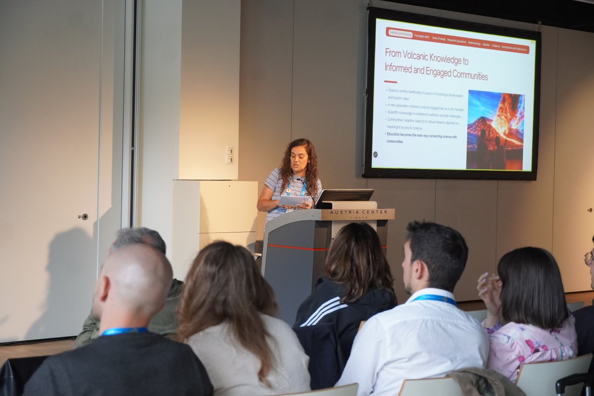 Olotuit's tweet photo. 🌍 @espai_crater presenta el seu model educatiu a la comunitat científica internacional.

Participants a l’EGU General Assembly de Viena, s'ha mostrat el projecte olotí davant més de 22.000 experts d'arreu del món.
ℹ️ Consulta tots els detalls aquí: https://t.co/AFIsJDwNgZ

#Olot https://t.co/Fq4DLlGIuj