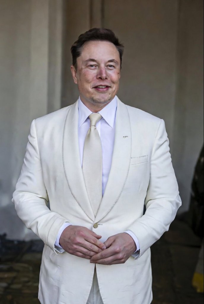 ntussxx's tweet photo. Be honest!

Does Elon Musk look good in this suit?

Yes or No?
#OpenAITrial #ElonMusk #MuskVisionHub01 #ElonMusk #Tech #Motivation #SpaceX https://t.co/VCzr5lioDW