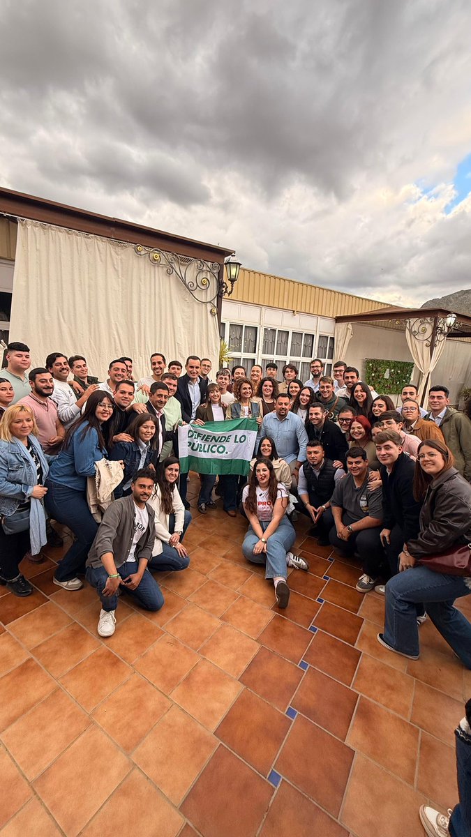 JSASevilla's tweet photo. ✊🏽 Ayer nos movilizamos hasta Martos para mostrar toda la fuerza de la juventud andaluz junto a María Jesús Montero.

Quedan 4 días. Defiende lo público. Vota PSOE. 🌹 https://t.co/1sgRZzyPN1