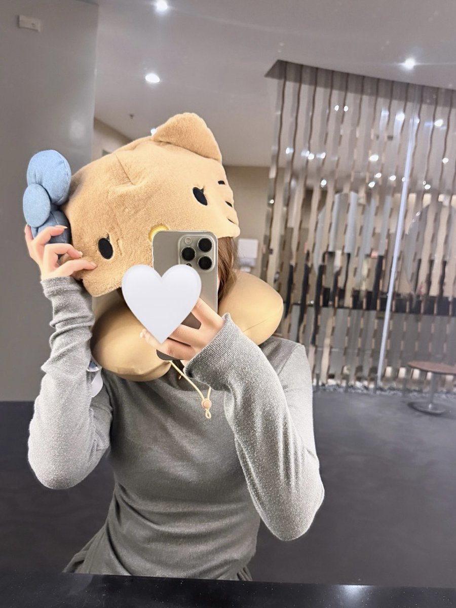 今回も日焼けキティちゃんネックピロー大活躍😻✈️去年10月にゲットし