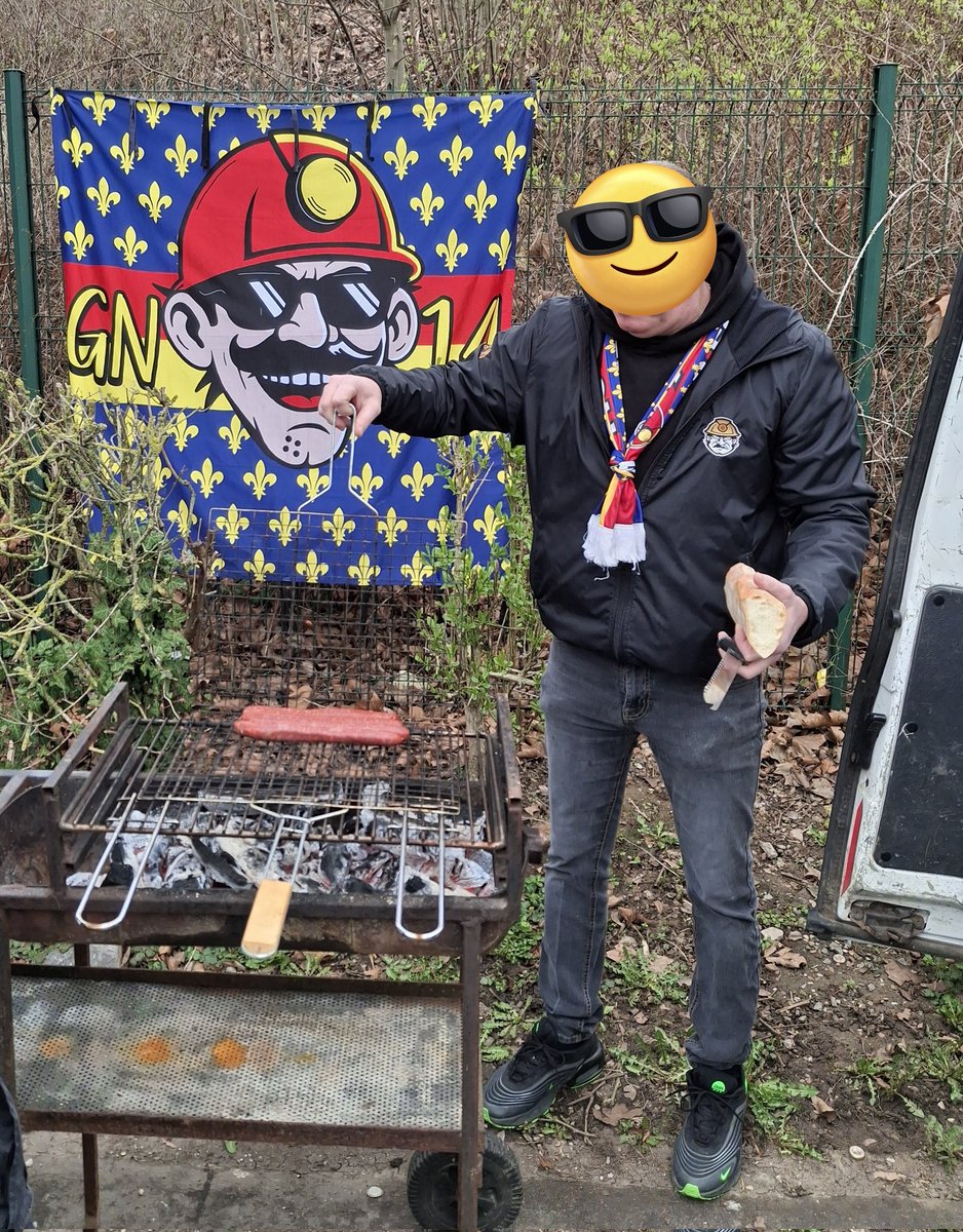 De_Dwarslat's tweet photo. A matchday in Lens is more than just football. 🍴 👌
@Limbeertinence #gueulesnoires #douterlungne #dambrine https://t.co/tD1oJnkPO8