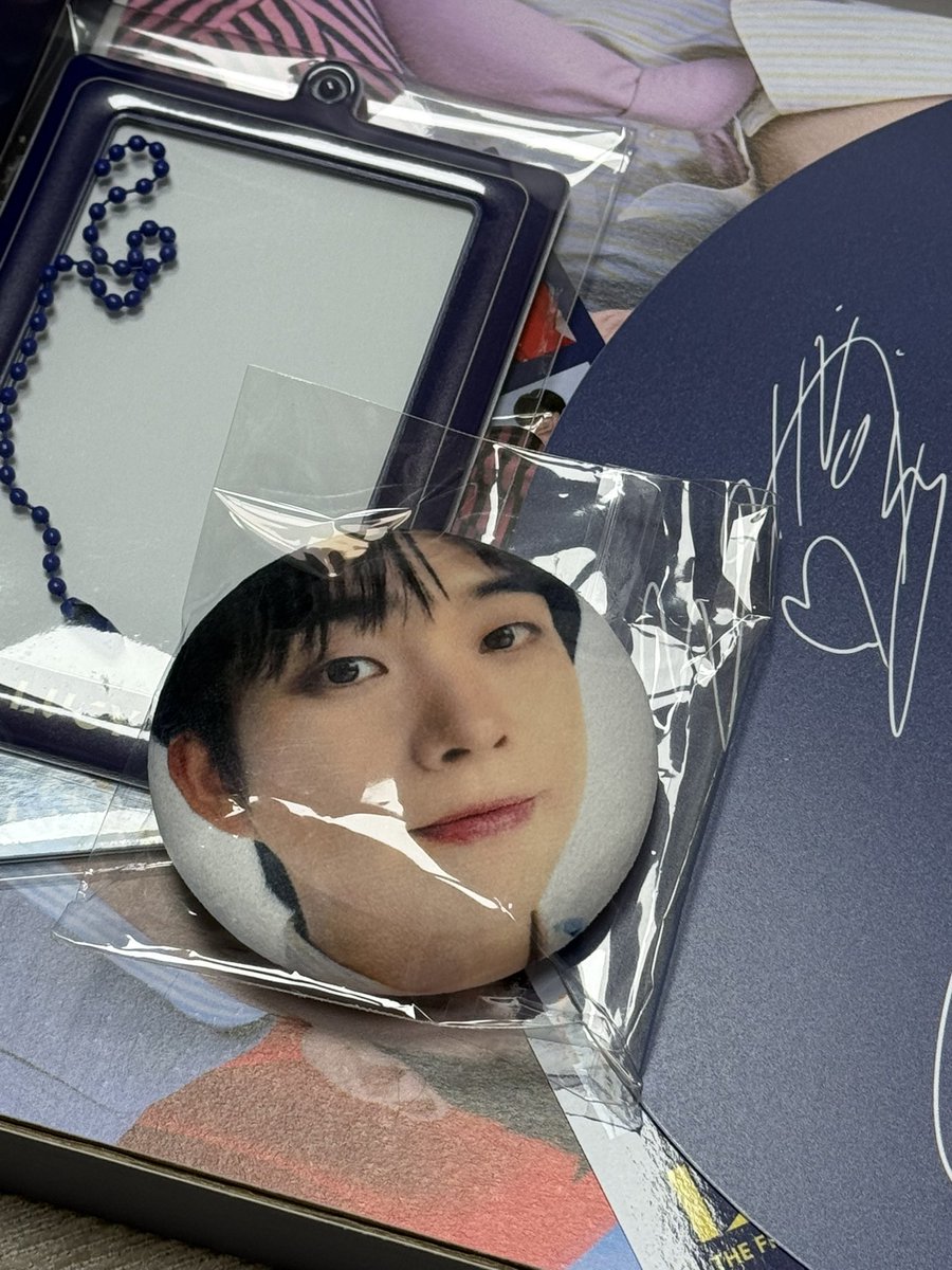 chani_wal's tweet photo. 루시 팬클럽 키트 루시 팬키트 랜덤 말랑핀버튼 뱃지 교환

저: 상엽 
💙 : 예찬

첫,막 현장 교환 원해요!!

신예찬 최상엽 조원상 신광일 왈왈이 체조 섬콘 포카 https://t.co/E0aDqZH7Mf
