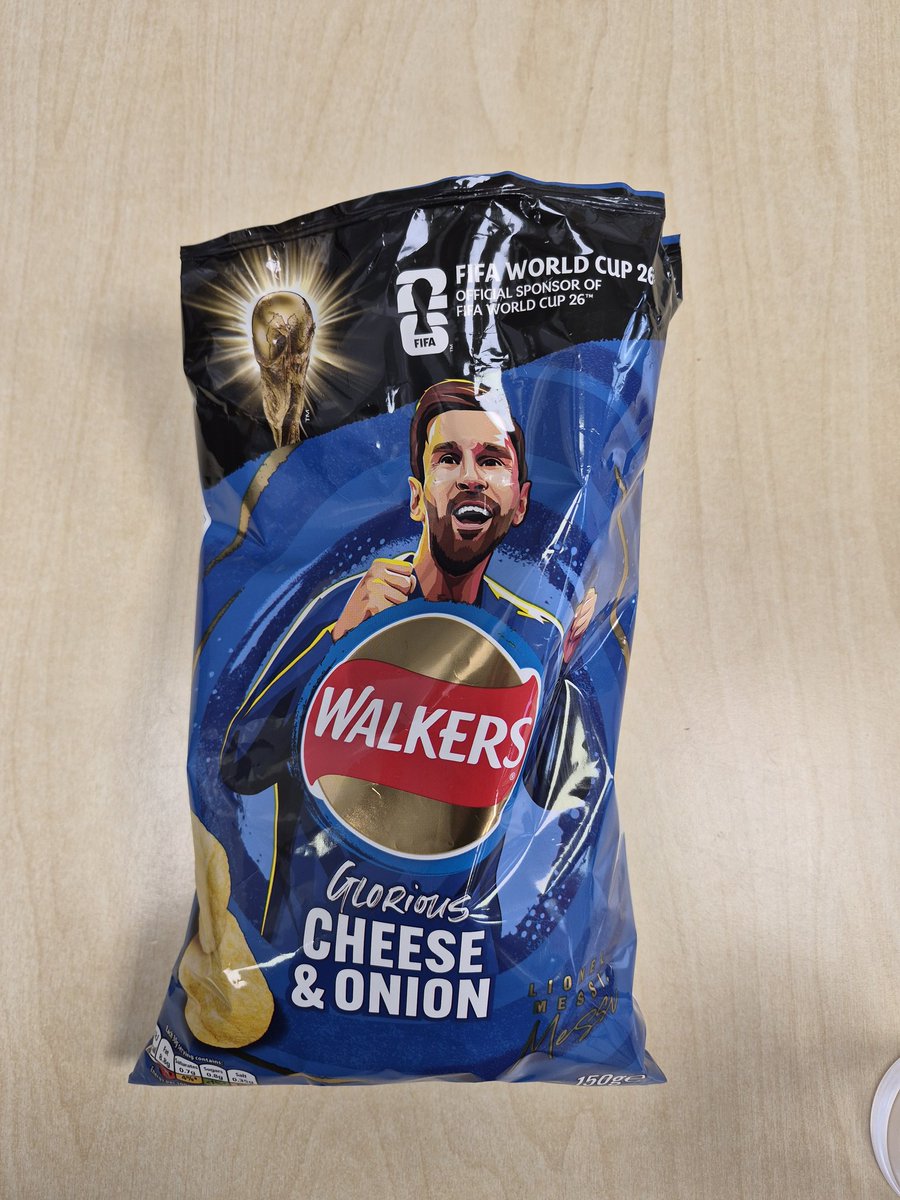 Neza9's tweet photo. @walkers_crisps should there really be so much air in these bags? Crisp quantity is half the size of the bag. 🤷‍♂️

Surely you could reduce packaging?? 
Or is it too fool the customer 🤔 https://t.co/Bm1m0Ijsgo