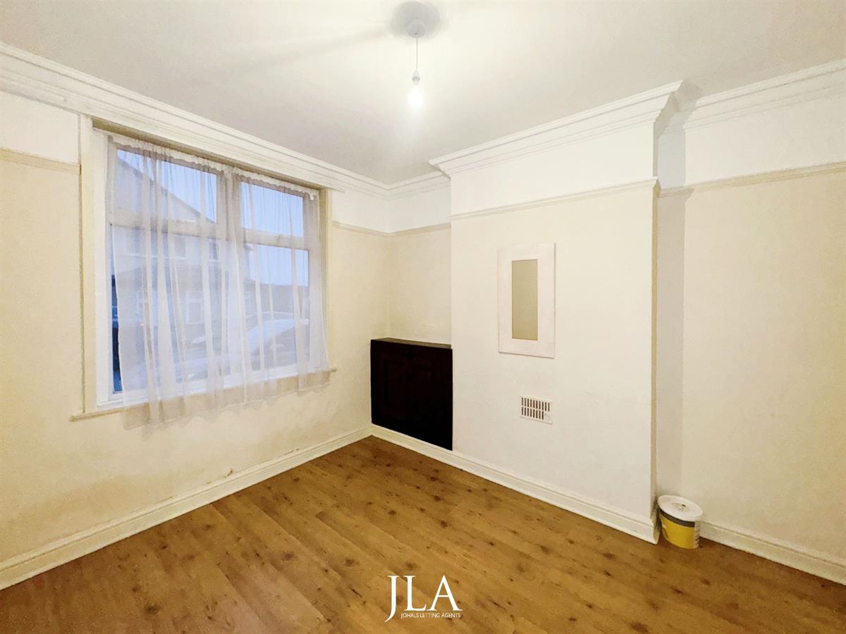 JohalsProperty's tweet photo. New to market - 3 Bed Terraced House, Pool Road, Leicester, £1,175pcm. View details: https://t.co/gSNIOGiKb1 https://t.co/cjP8L4U1xL