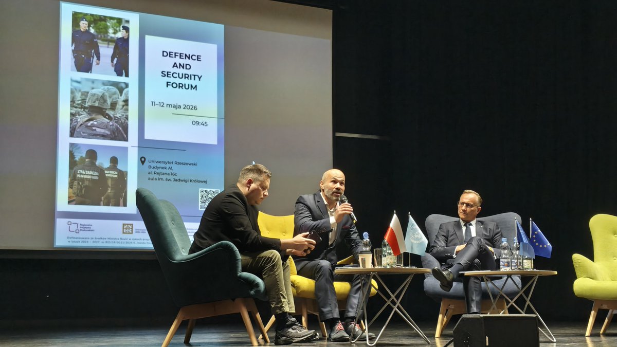 AWL_Wroc's tweet photo. Przedstawiciel Akademii Wojsk Lądowych uczestniczył w Defence &amp; Security Forum na Uniwersytecie Rzeszowskim.
Ppłk rez. Artur Gonciarz wygłosił referat dotyczący przygotowania psychicznego  żołnierzy i dowódców do działań bojowych na podstawie doświadczeń wojny  w Ukrainie. https://t.co/C6CNrblYwd