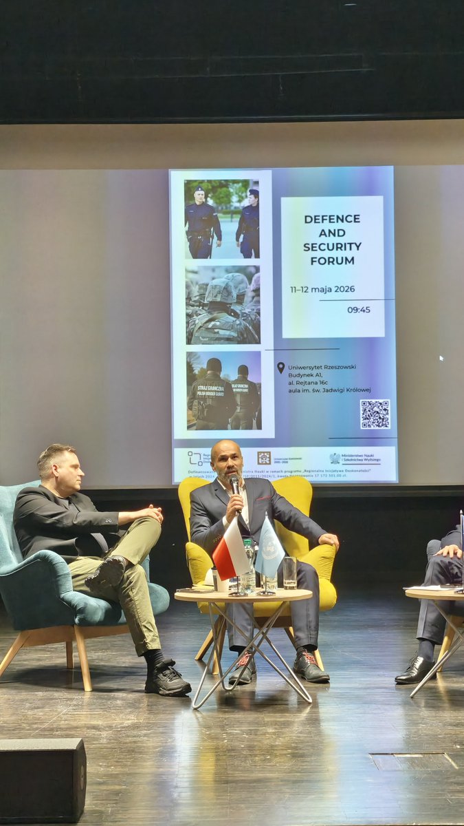 AWL_Wroc's tweet photo. Przedstawiciel Akademii Wojsk Lądowych uczestniczył w Defence &amp; Security Forum na Uniwersytecie Rzeszowskim.
Ppłk rez. Artur Gonciarz wygłosił referat dotyczący przygotowania psychicznego  żołnierzy i dowódców do działań bojowych na podstawie doświadczeń wojny  w Ukrainie. https://t.co/C6CNrblYwd