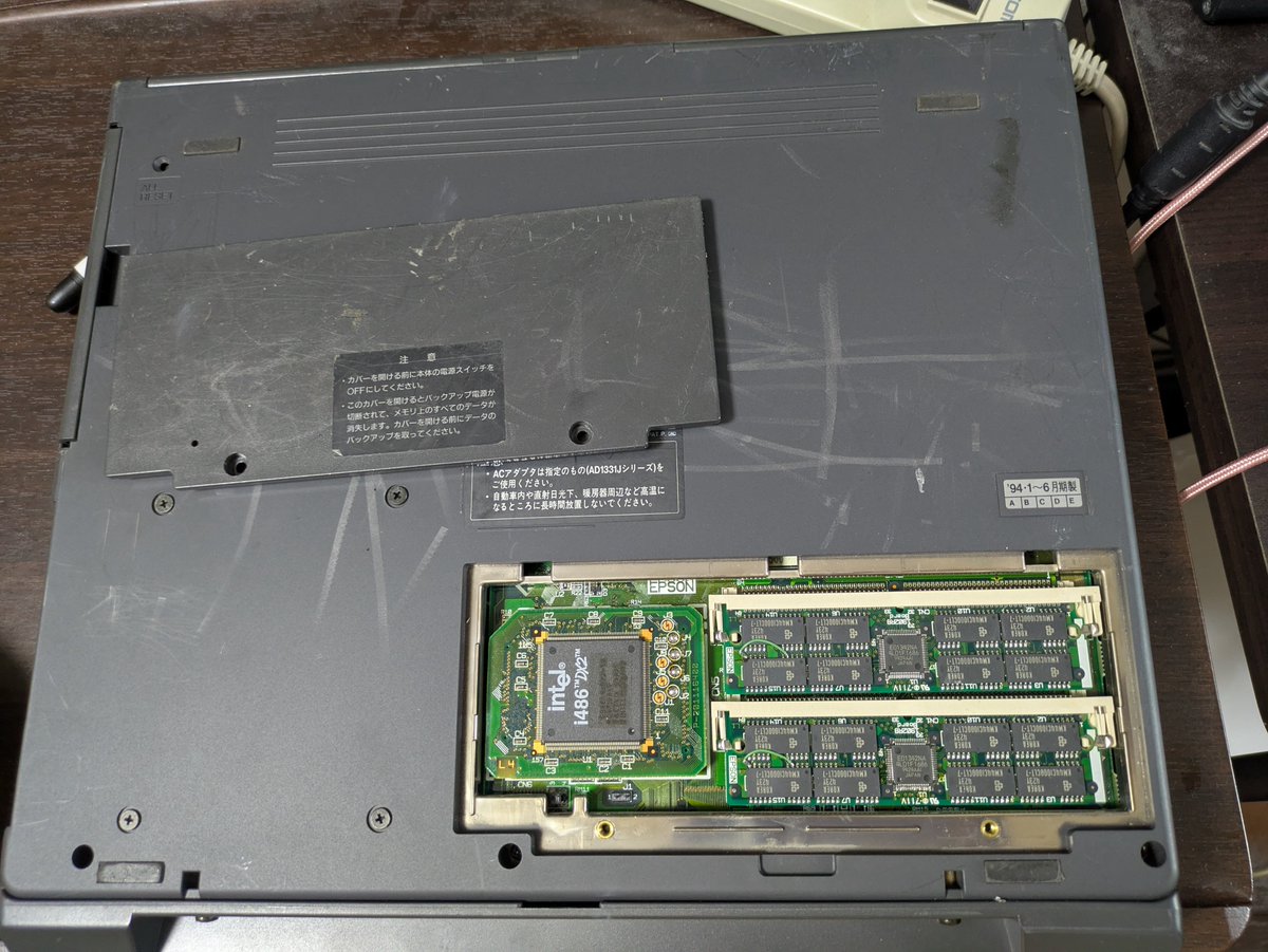 EPSON PC-486 NOTE ASのジャンクを直す（終）。 LCDの足が折れていたり