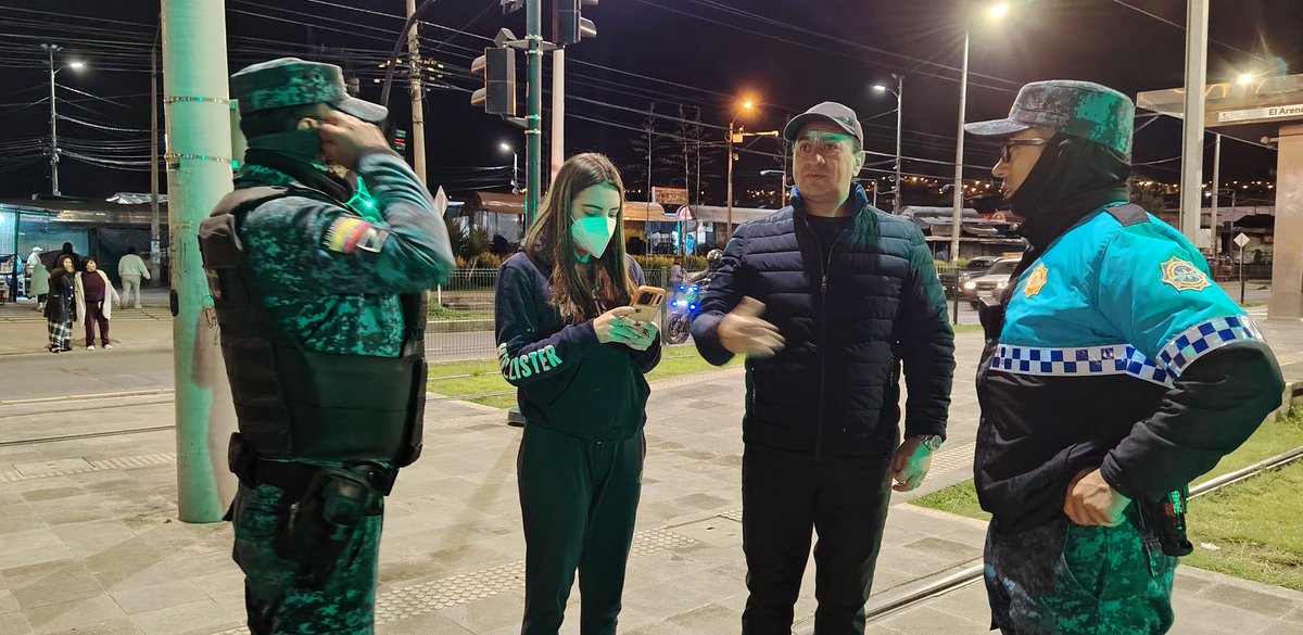 Mercados_Cuenca's tweet photo. #MercadosCuenca l Continúan los operativos de control en el sector del Mercado El Arenal. Hoy desde las 3am la Dirección de Mercados, @GuardiaCuenca, @emov_ep y @Control_Muni_C realizaron un trabajo conjunto por la seguridad y el orden. Se evidencia menos comercio informal. https://t.co/VAG8dN2f6J