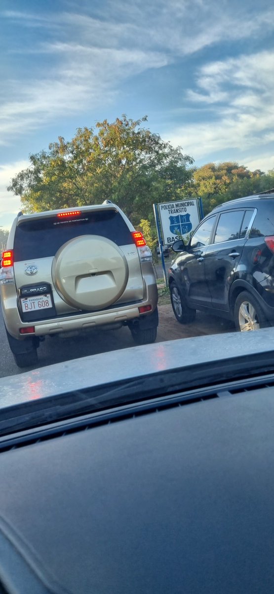 piriki's tweet photo. Regalito patrio, sin @asu_transito y la cola en costanera desde Mariano. https://t.co/J4YJR6QuTb