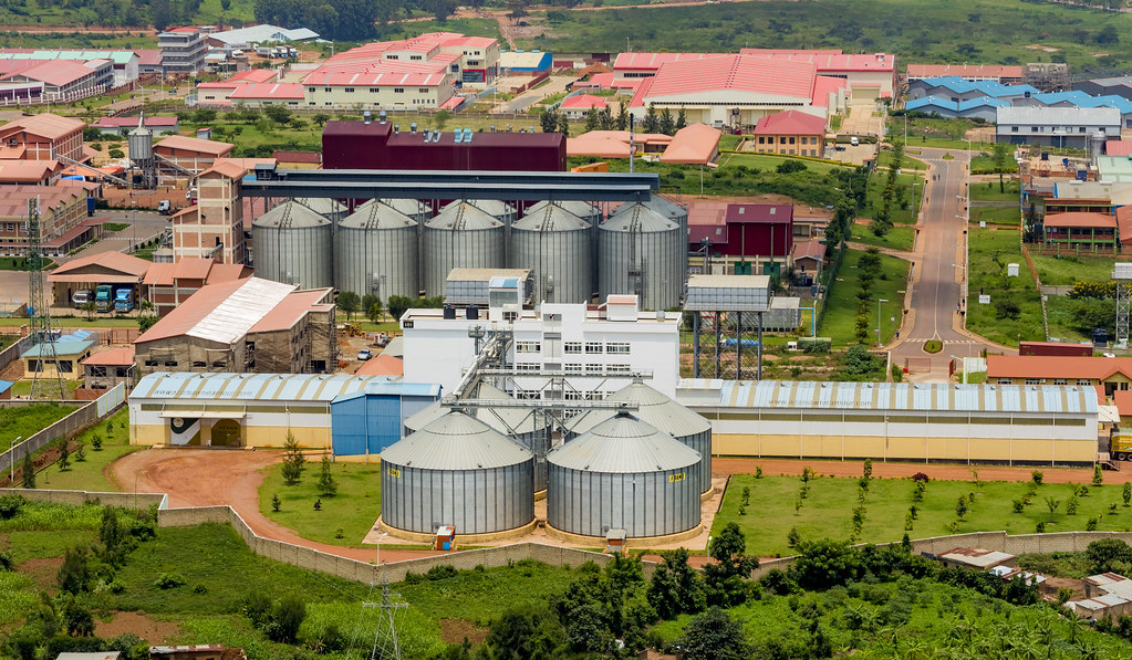 GasoreTheoneste's tweet photo. Rwanda🇷🇼rugamije ko abitabiriye bagenda bafite icyizere gikomeye ko  @CityofKigali ari ahantu hizewe kandi hakora neza mu bijyanye n’ubucuruzi,kandi ko u Rwanda rutanga amahirwe nyayo,ateguye neza yo gushoramo imari mu nzego  zitandukanye #KigaliYacu 
#ACF2026
#InvestInRwanda https://t.co/ka8I1jXj8P
