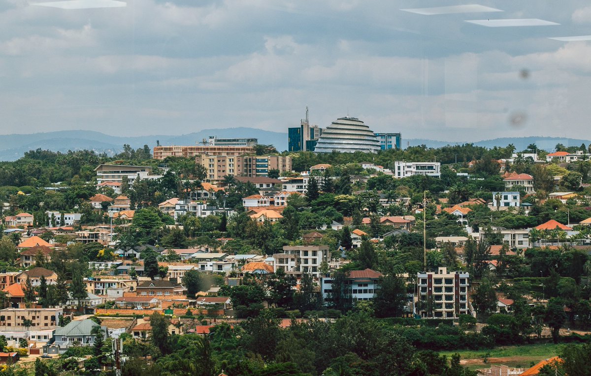 GasoreTheoneste's tweet photo. Rwanda🇷🇼rugamije ko abitabiriye bagenda bafite icyizere gikomeye ko  @CityofKigali ari ahantu hizewe kandi hakora neza mu bijyanye n’ubucuruzi,kandi ko u Rwanda rutanga amahirwe nyayo,ateguye neza yo gushoramo imari mu nzego  zitandukanye #KigaliYacu 
#ACF2026
#InvestInRwanda https://t.co/ka8I1jXj8P