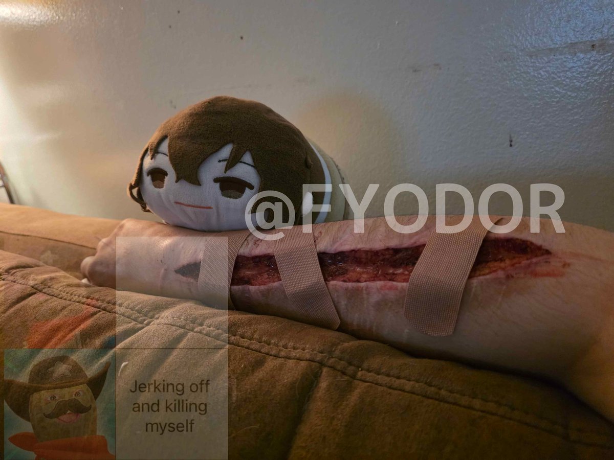 fyodorsfascia's tweet photo. I wish it didnt feel so small Lol . Makeup sfx all fake halloween ideas. #988twt #slittwt #beanstwt #goretwt #fasciatwt #suicidetwt slapped some bandaids on as a joke for fun https://t.co/oq7o5KUszA