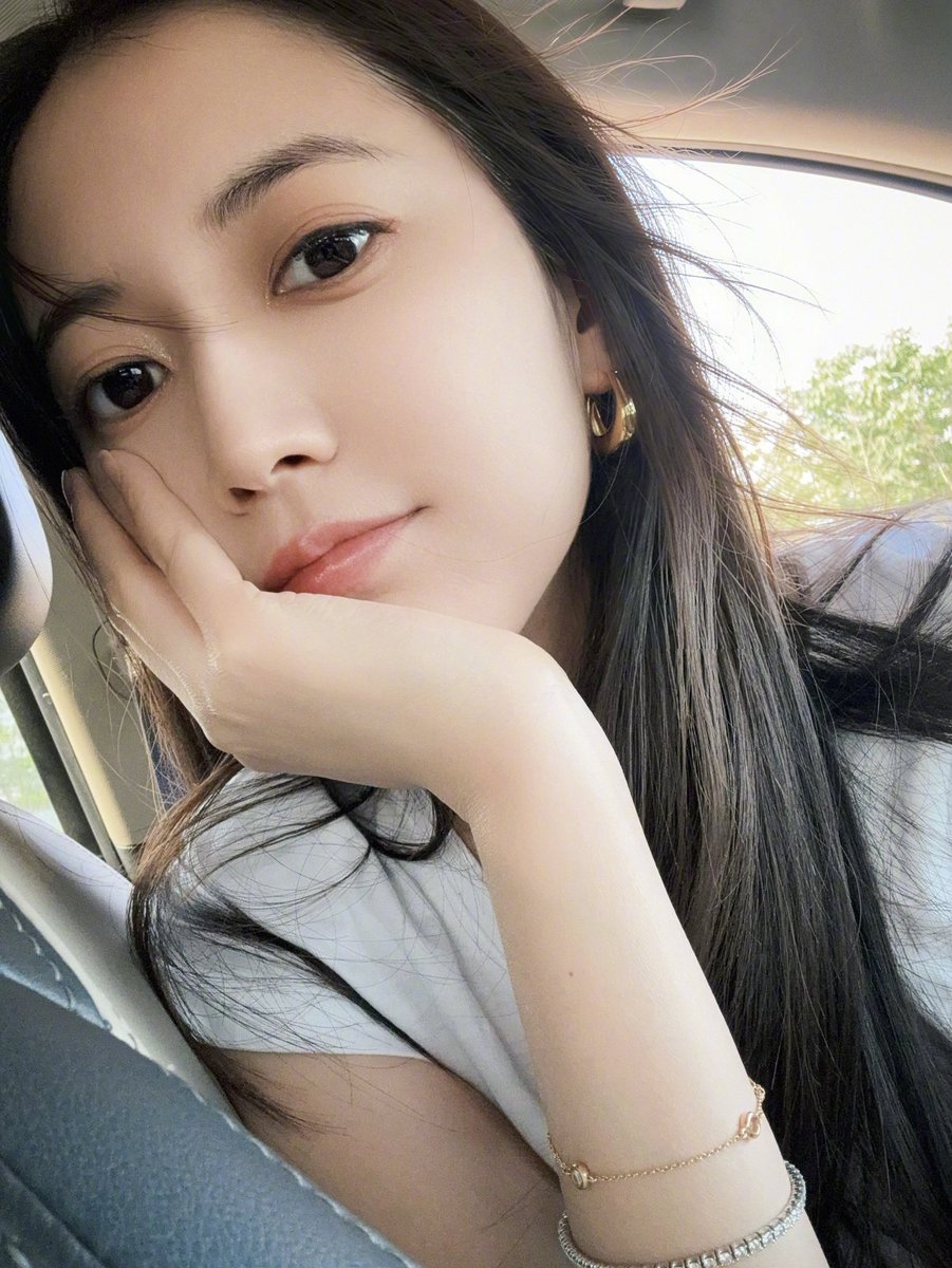 ForYukee's tweet photo. 🔔 260513 | #เฉินอวี้ฉี Weibo Update : น้องโพสรูปเซลฟี่น่ารัก คิดถึงน้องมากค่ะ❤️

“ถ่ายเซลฟี่และเพลิดเพลินไปกับสายลมเย็นสบาย #/ต้นฤดูร้อนกำลังมา "

โพส 10:18 เวลาจีน

#ChenYuqi #陈钰琪 #YukeeChen 
#ForYukee #ForYukeeWeibo https://t.co/25WtN0ADSu