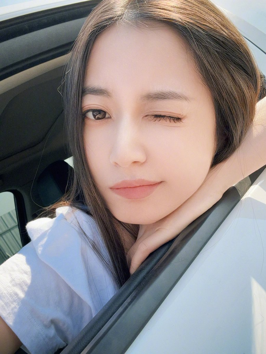 ForYukee's tweet photo. 🔔 260513 | #เฉินอวี้ฉี Weibo Update : น้องโพสรูปเซลฟี่น่ารัก คิดถึงน้องมากค่ะ❤️

“ถ่ายเซลฟี่และเพลิดเพลินไปกับสายลมเย็นสบาย #/ต้นฤดูร้อนกำลังมา "

โพส 10:18 เวลาจีน

#ChenYuqi #陈钰琪 #YukeeChen 
#ForYukee #ForYukeeWeibo https://t.co/25WtN0ADSu