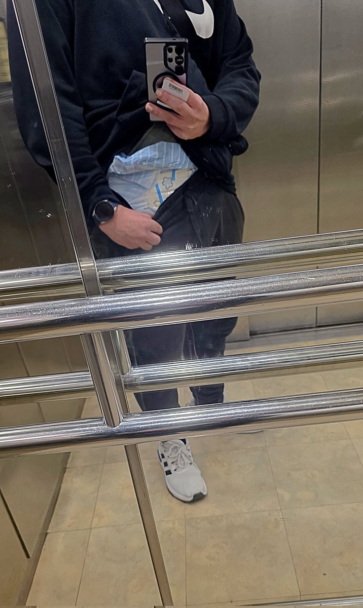 BabyfurDaily's tweet photo. First time going out with a diaper ^~^
#diaper #babyfur https://t.co/UayKzEh9QB