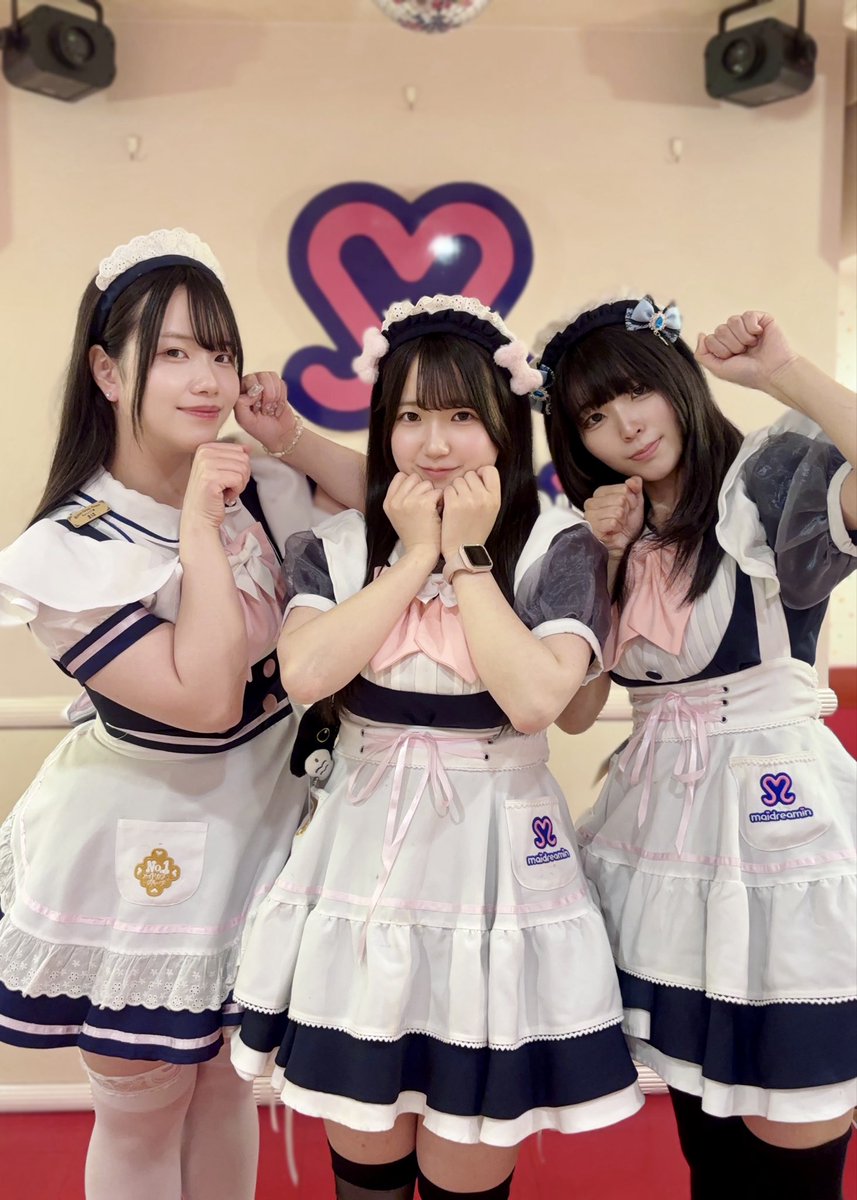 ご主人様お嬢様こんばんは！ #めいどりーみんオタロード店 おつきさま