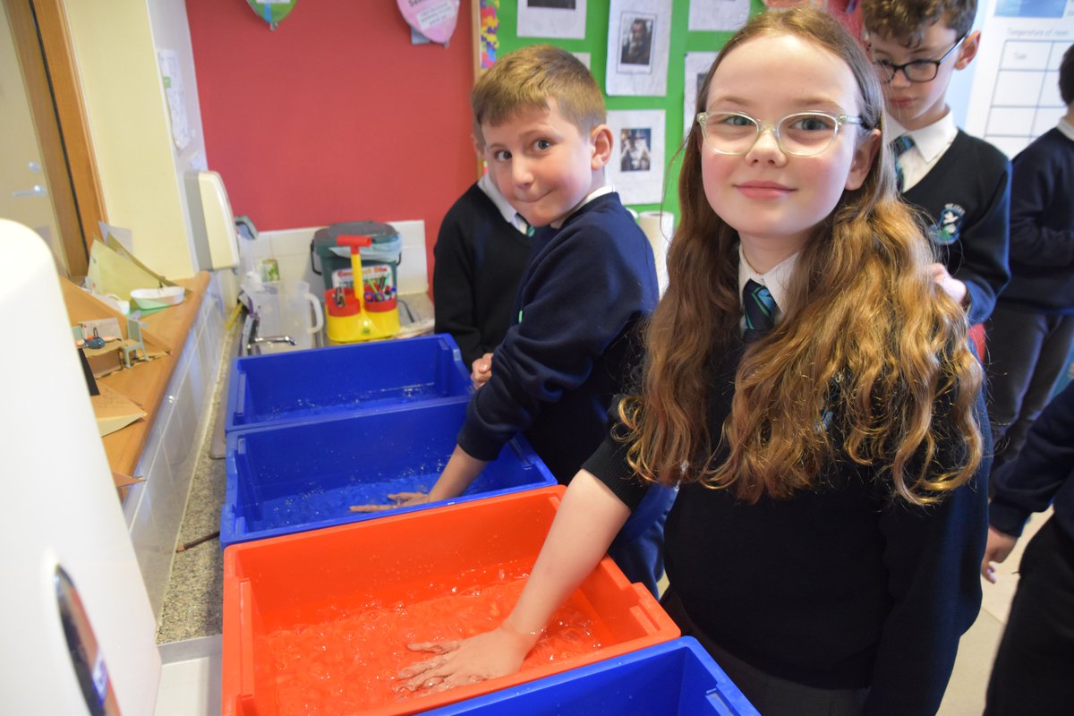 StItasPS's tweet photo. P7 have been conducting experiments to understand how cold water affects our body. https://t.co/31mT2RKSEG