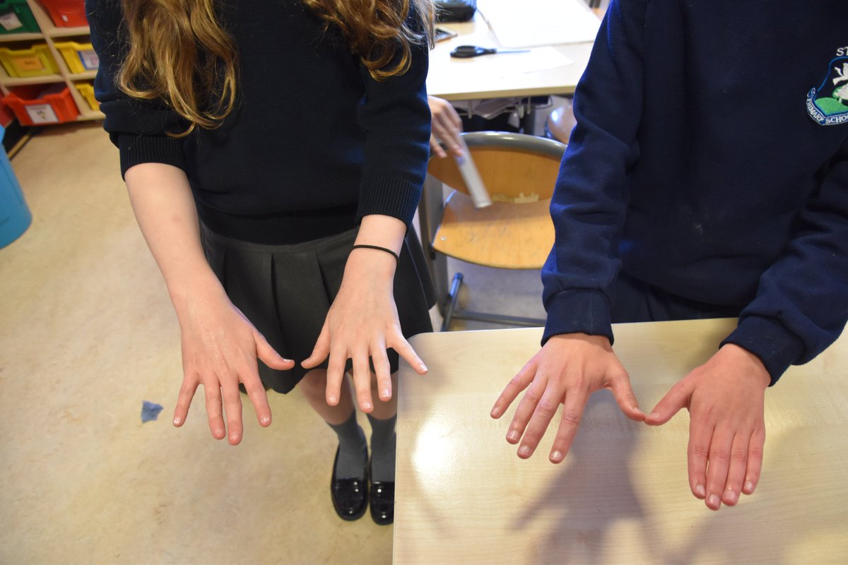 StItasPS's tweet photo. P7 have been conducting experiments to understand how cold water affects our body. https://t.co/31mT2RKSEG