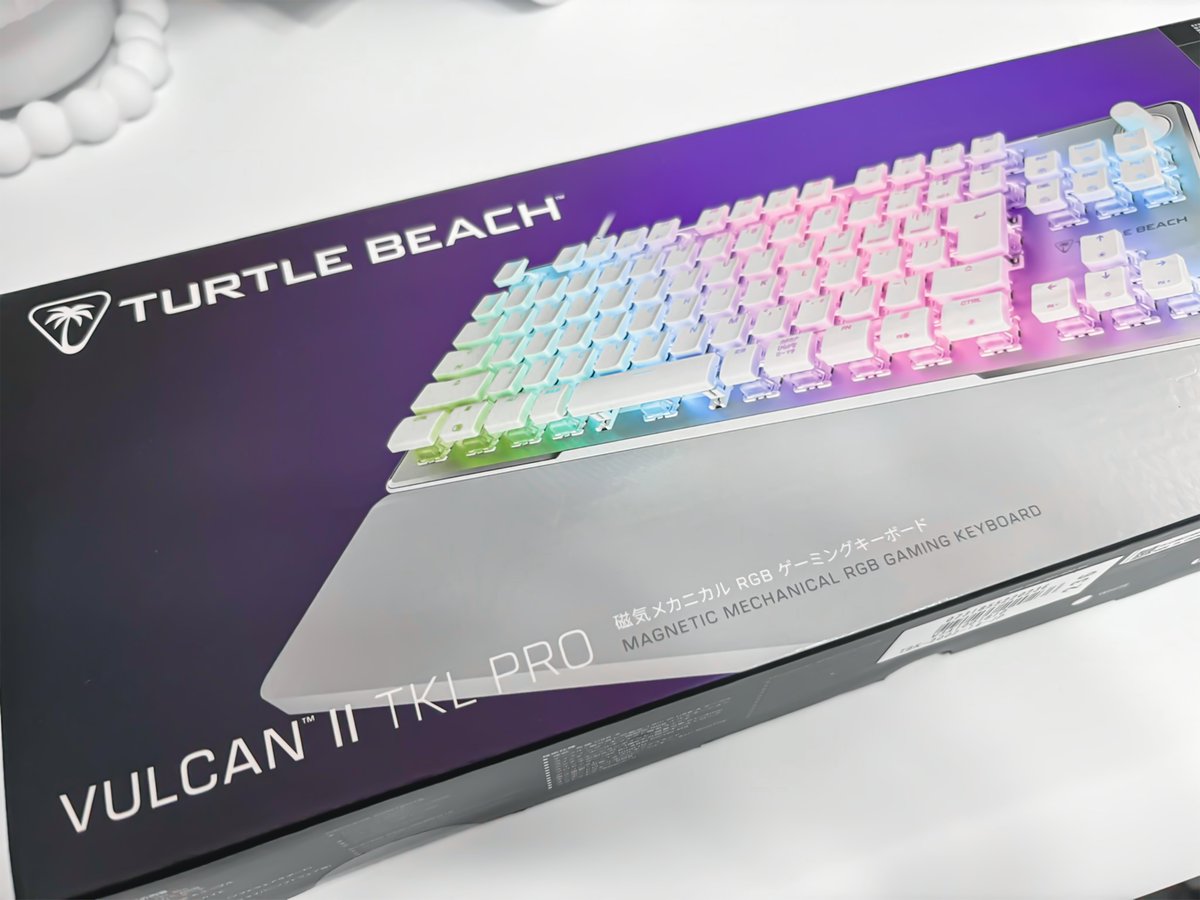 desksetup 銀の筐体に白キャップのキーボード探してて、最初Apex Pro