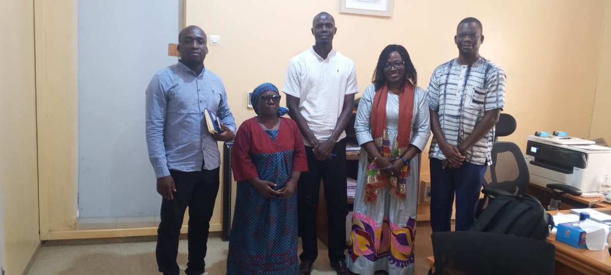 PNUDSenegal's tweet photo. 🌾🇸🇳 À Saint-Louis et Matam, le projet #EWASME mobilise autorités et partenaires pour renforcer la chaîne de valeur du riz local et soutenir les femmes entrepreneures.
Transformation, financement, inclusion et résilience au cœur des échanges. #EntrepreneuriatFeminin https://t.co/fVysQ8nOwr
