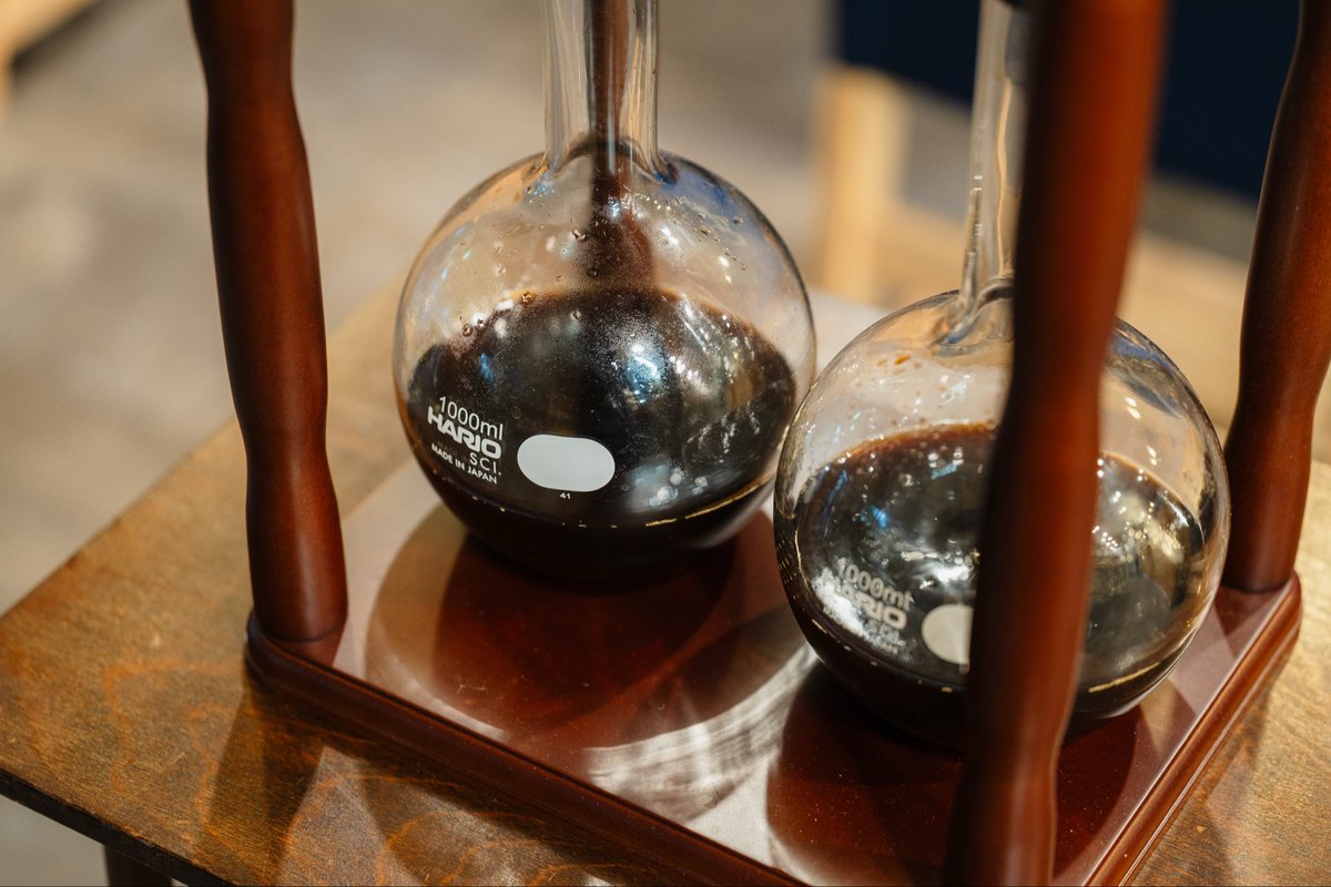 CafeDelphis's tweet photo. 【コールドブリュー、ご用意しております🧊】

10時間ほど時間をかけて低温でじっくり抽出した、まろやかで飲みやすい一杯。
暑い日にピッタリです☕️

抽出量に限りがあるので、
数量限定でご用意しております。

お楽しみに！ https://t.co/AgKut5AwLi