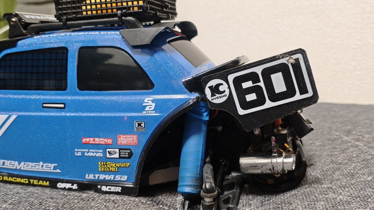 Wonderer02v's tweet photo. #京商
#デューンマスター
#DuneMaster

うちのポリカボォーネットEVO
毎週砂利かっ飛ばしてるんで
だいぶボロくなってきた
走りトラブル全く無いのは
2駆だからかな
4駆はシャフト抜けたり
デフのリングギア
バキバキDTになる
タミヤ黒が剥がれてくるのは
いつもの事
そのうち1本2千円とかになるんかな https://t.co/Yk8petNHVj