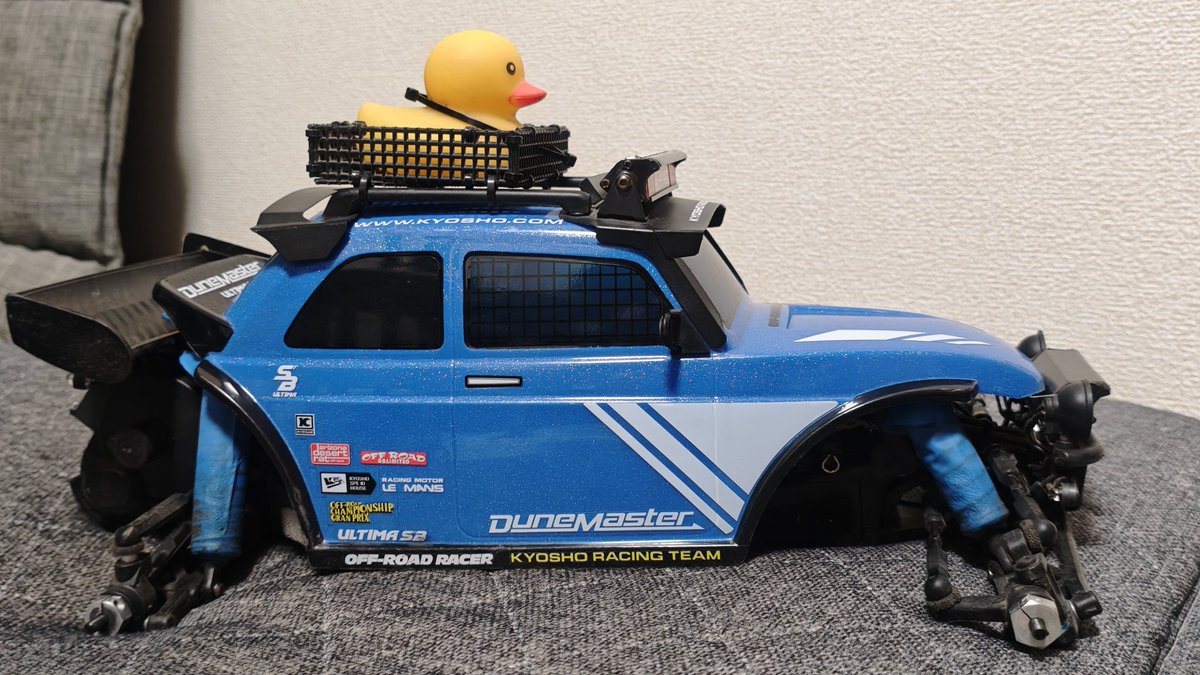 Wonderer02v's tweet photo. #京商
#デューンマスター
#DuneMaster

うちのポリカボォーネットEVO
毎週砂利かっ飛ばしてるんで
だいぶボロくなってきた
走りトラブル全く無いのは
2駆だからかな
4駆はシャフト抜けたり
デフのリングギア
バキバキDTになる
タミヤ黒が剥がれてくるのは
いつもの事
そのうち1本2千円とかになるんかな https://t.co/Yk8petNHVj