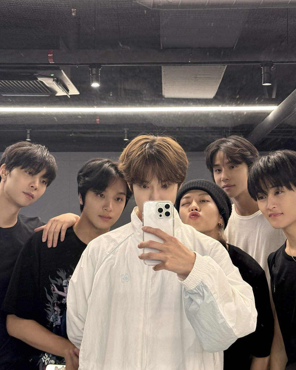 횩 tweet media