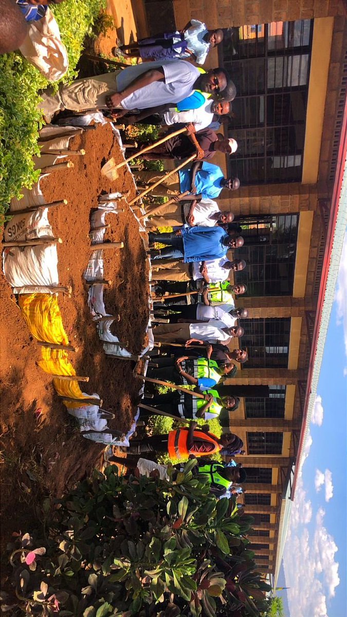 RYVCP_Gasabo's tweet photo. Urubyiruko rw'abakorerabushake muri @Kinyinya_Sector bakoze umuganda wo kubaka umurima w'igikoni muri GS Rwankuba. @Rwanda_Child @RwandaLocalGov @Rwandapolice @CityofKigali @Gasabo_District @RwandaYouthVol1 @Kgl_Yvolunteers https://t.co/HEiYXie95x