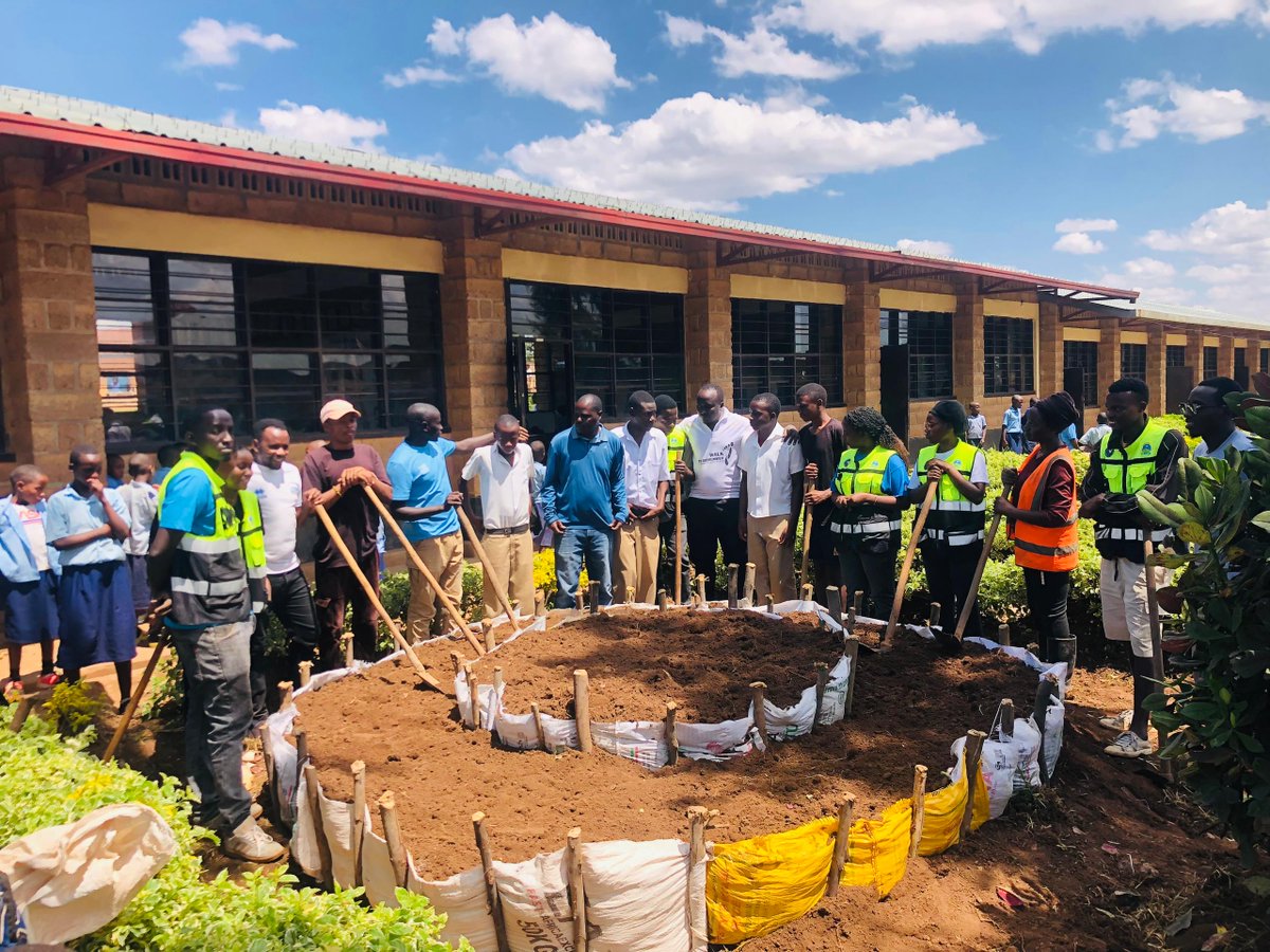 RYVCP_Gasabo's tweet photo. Urubyiruko rw'abakorerabushake muri @Kinyinya_Sector bakoze umuganda wo kubaka umurima w'igikoni muri GS Rwankuba. @Rwanda_Child @RwandaLocalGov @Rwandapolice @CityofKigali @Gasabo_District @RwandaYouthVol1 @Kgl_Yvolunteers https://t.co/HEiYXie95x
