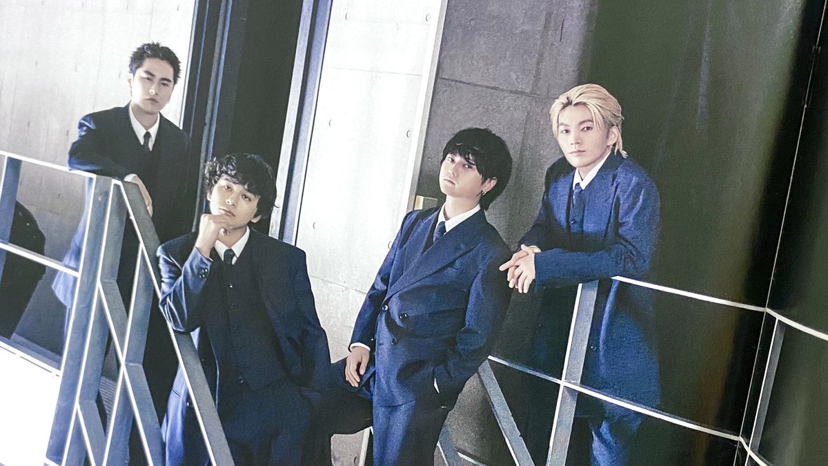 tacooom2's tweet photo. 세븐일레븐갔다가 오빵이들이 무료로 가져가도된다고해서 홀린듯이 챙겨옴 https://t.co/8ZQrTtr61c