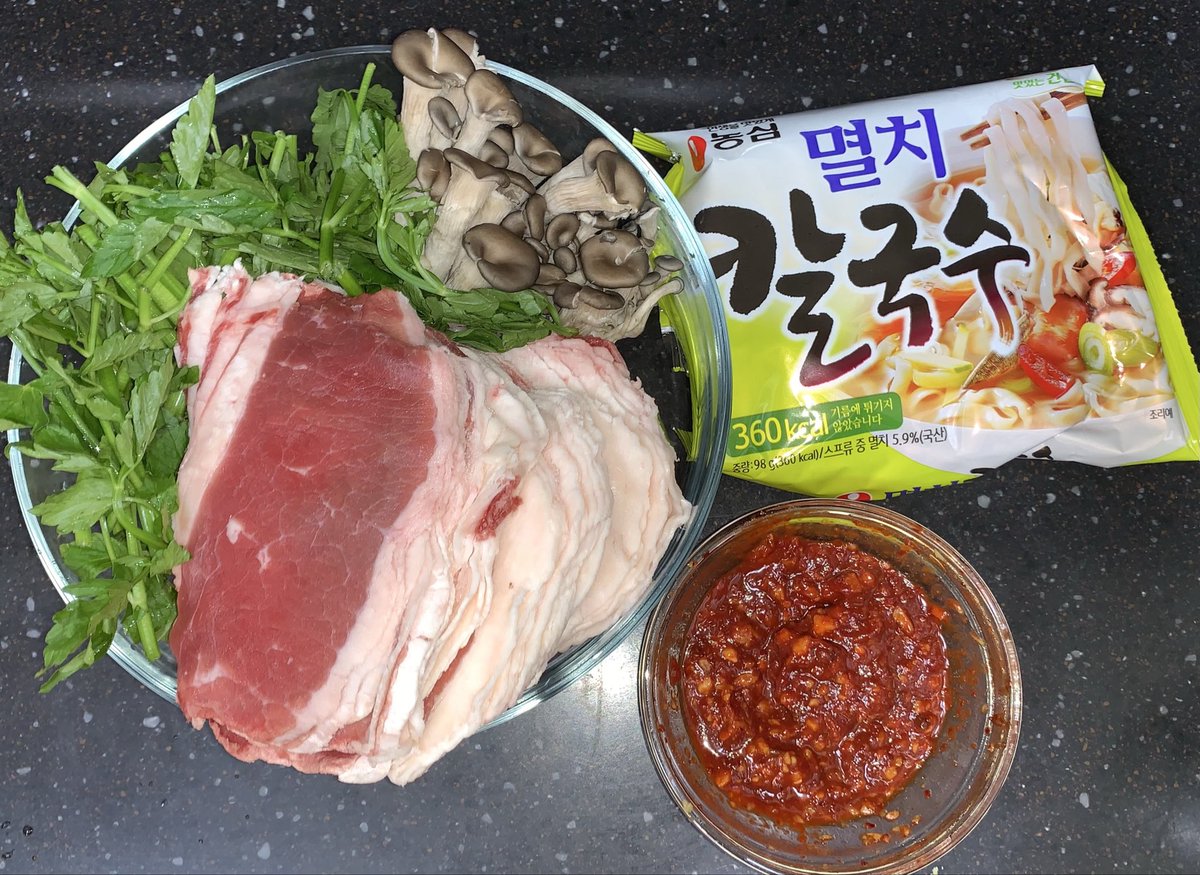 아무거스 tweet media