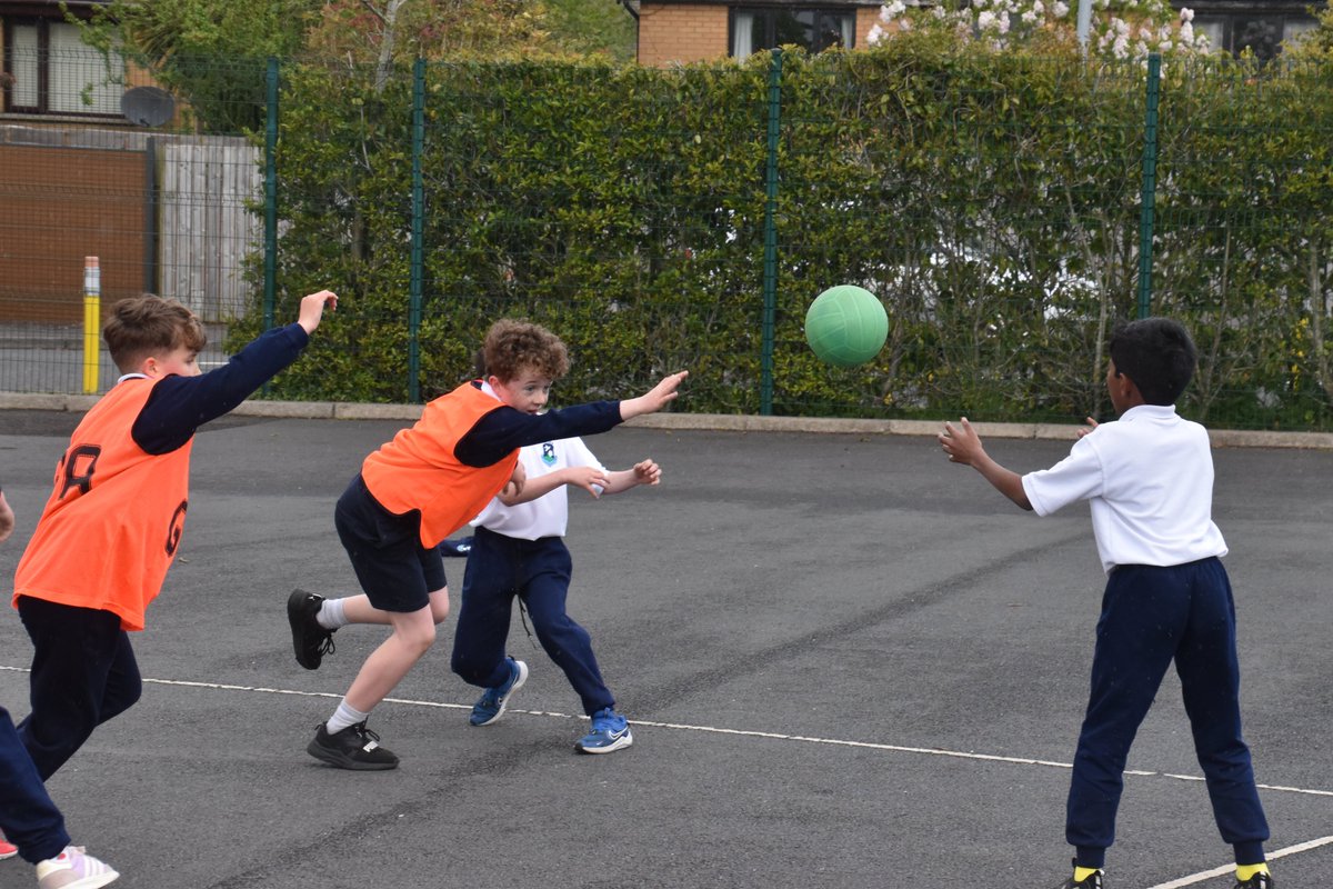 StItasPS's tweet photo. P6 classes enjoying their PE session. https://t.co/XH5rpjKdBS