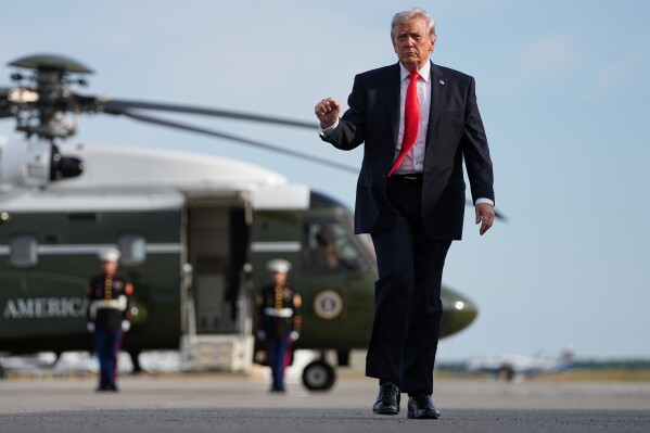 ParaInversion's tweet photo. Los temores inflacionarios se incrementan en Wall Street mientras Trump viaja a China.
Bloomberg: El oro retrocede a medida que el repunte de la inflación en Estados Unidos eleva las probabilidades de una subida de tasas.
https://t.co/lCmJU62KxU https://t.co/waiL70oAJl
