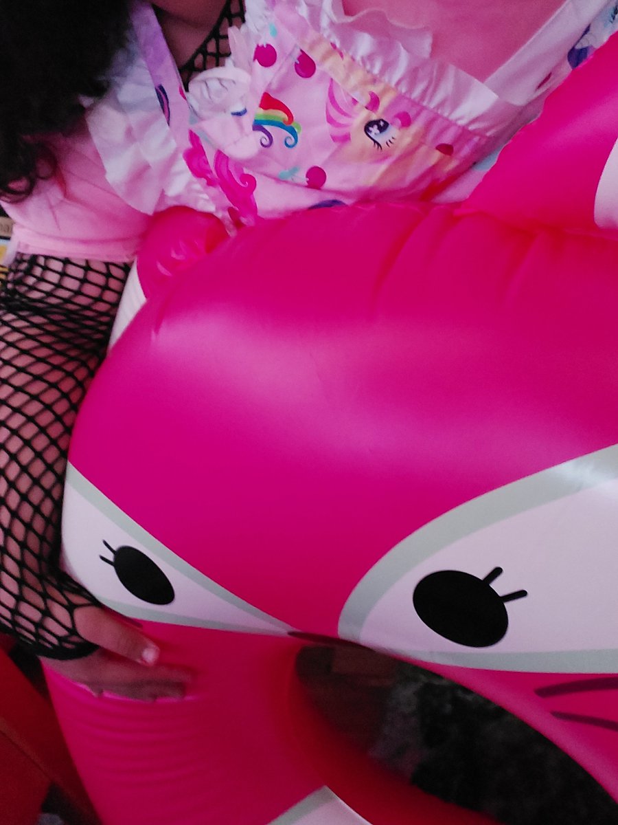 298_john's tweet photo. 🖤🖤

#inflatables #inflatablefetish #pooltoys https://t.co/JDDfceRj4R