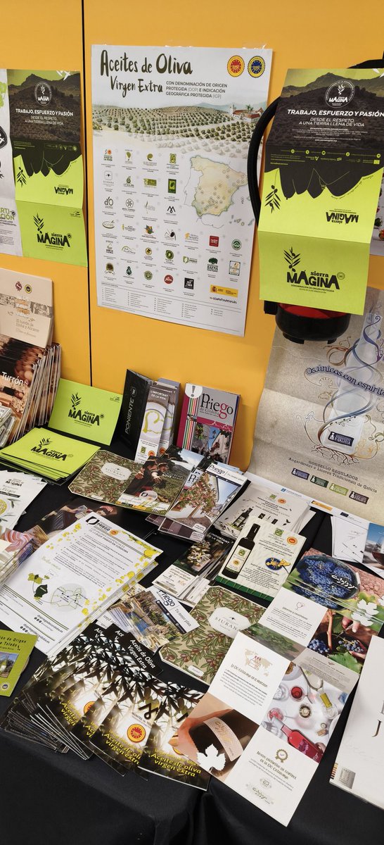 profesorFP's tweet photo. Os aceites con DOP, cáseque non entran no mapa, mesa de exposición completa.
XV Xornadas de exaltación dos produtos agroalimentarios galegos e nacionais con DOP e IXP
#MarcasCalidade
#DOP
#IXP https://t.co/h07hsjV9Em
