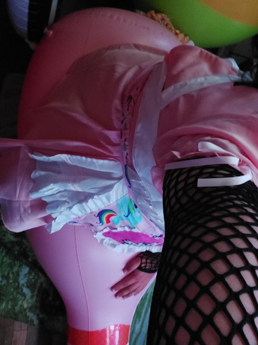 298_john's tweet photo. 🖤🖤🖤

#inflatable #inflatablefetish #pooltoys https://t.co/brpj1z4sS3