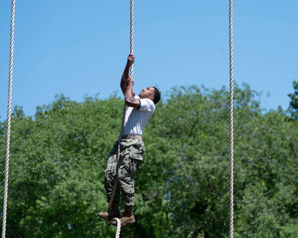 NavalAcademy's tweet photo. The Class of 2029 successfully completed Sea Trials, the capstone event of Plebe Year. The grueling all-day evolution pushed midshipmen to their limits, testing endurance, teamwork, and resilience through a series of physically and mentally demanding challenges. ⚓️ https://t.co/WLhQIakRf6
