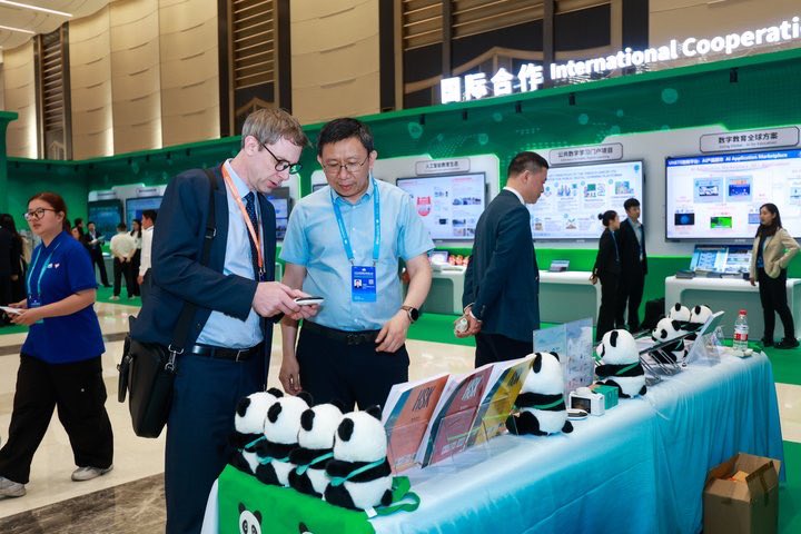 ComLucky40's tweet photo. The 2026 World Digital Education Conference will be held in Hangzhou, with the theme "AI + Education," exploring development strategies for leveraging intelligent technology to promote educational equity and quality improvement, and releasing multiple important outcomes. https://t.co/olOSBQljHF