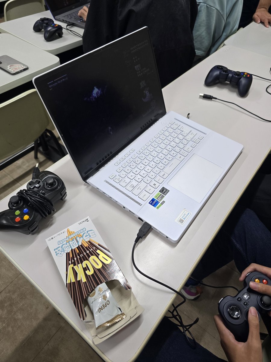 daitouhou's tweet photo. 今日は活動日でした！！
例大祭後だったので戦利品読書会をしたり、いろんなゲームをしました！
ホラゲーはとても盛り上がっていました！！ https://t.co/Ccsp0N34Kc