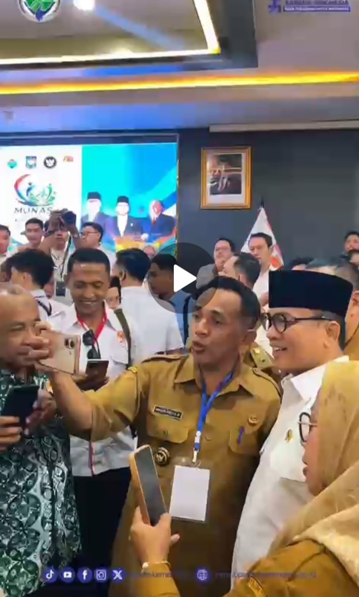 AndarMidi's tweet photo. Munas II PAPDESI menjadi momentum memperkuat persatuan desa dalam mewujudkan pembangunan yang maju, mandiri, dan berkelanjutan. “Menyatukan Desa Mengawal Asta Cita. "

@YandriSusanto
@ARizaPatria
@KemensetnegRI

#KementerianDesaPDT
#BPSDMKementerianDesaPDT
#PAPDESIMengawalAsta https://t.co/rr44l63YVk