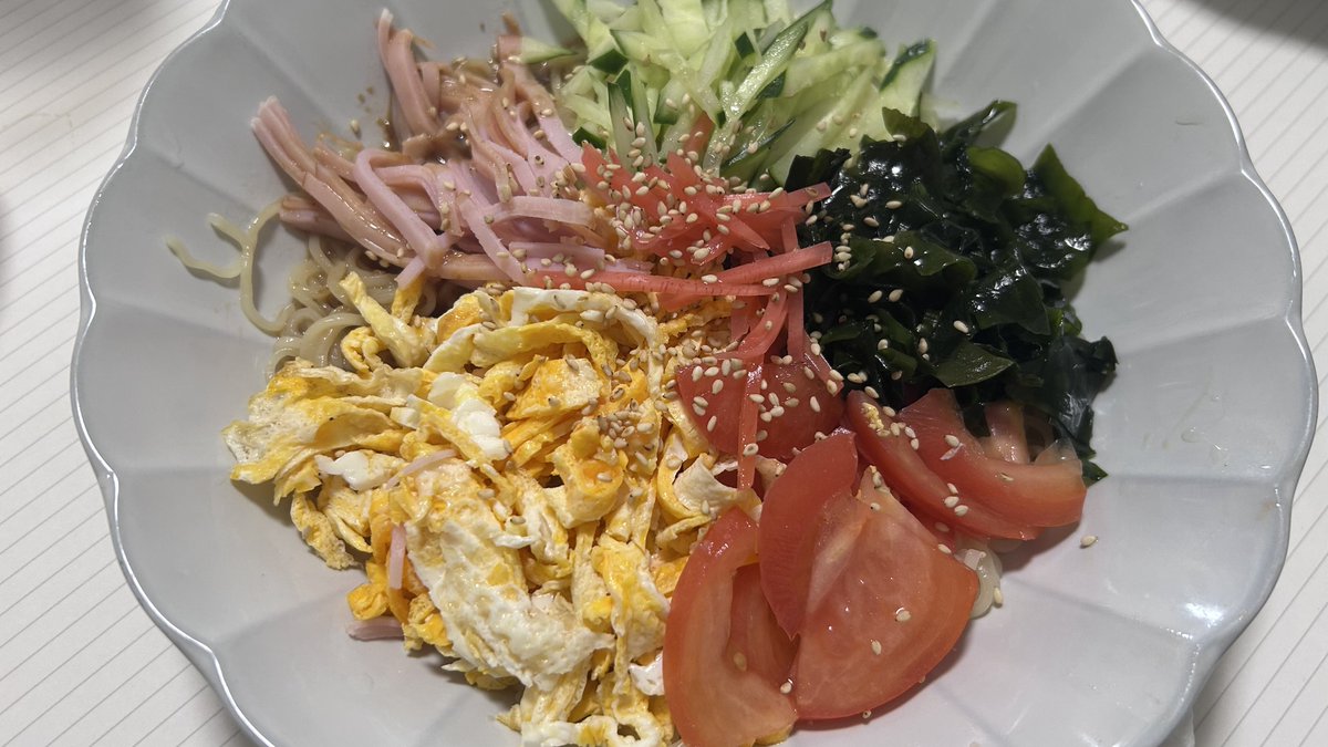 sadaki__'s tweet photo. 冷やし中華始めました🍜で今日も一日おつかれさまでした🍵おやすみなさい⭐いいゆめみてねー🌈 https://t.co/qRCiy8ldHe