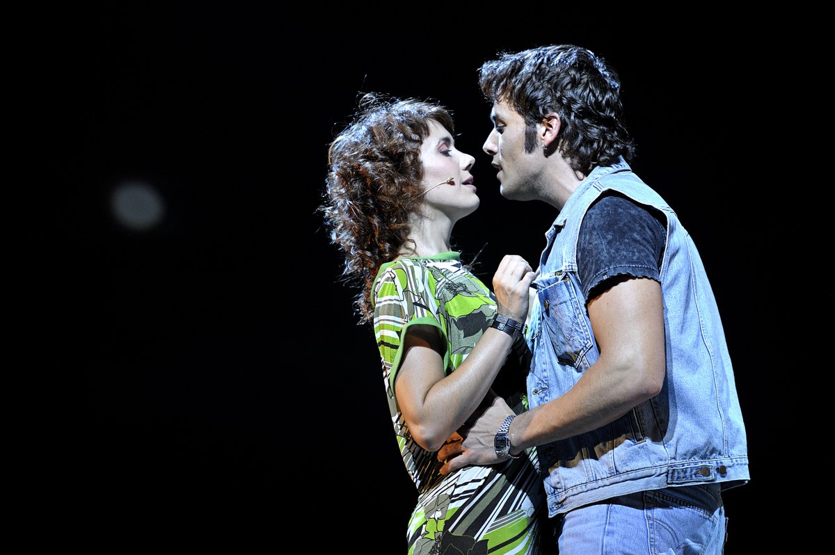 cornabou's tweet photo. El musical «Cop de Rock» de Dagoll Dagom commemorarà 15 anys de l'estrena amb quatre funcions al Teatre Coliseum (3/6 setembre) amb la Cia. La Barca, que ha revisat el muntatge amb una mirada actual, dirigit per Júlia Cervera Marsó, Jofre Bardolet i Laia Sors. https://t.co/cH4g69khqA