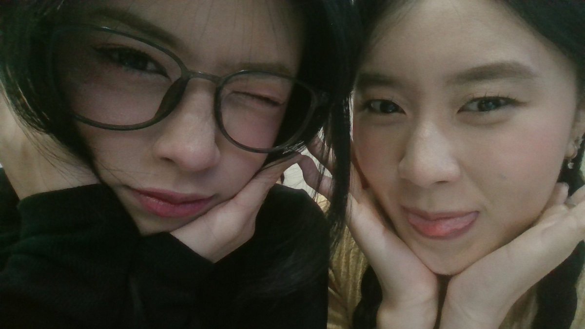 nn_grangerr's tweet photo. have no uni friends, but at least i have the girl whos been with me throu everything esp when we’re at collage. https://t.co/XO0V20qTFk